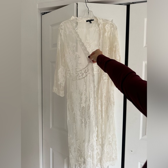 Lace beach kimono - Picture 1 of 10